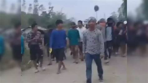 manipur parade video original|Fake Video Led To Women Being Paraded Naked, Teen Brother。